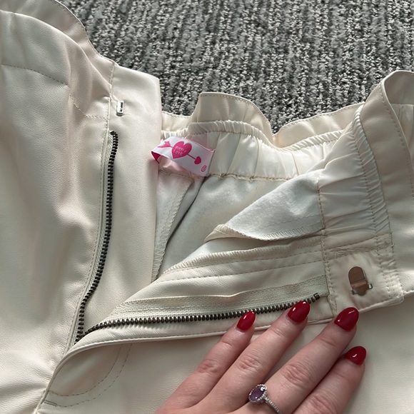 Cream Leather Shorts - Picture 5 of 8